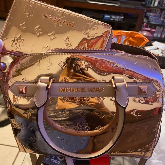 Michael Kors Handbags - Micheal Kors Large Duffle Satchel Kara Rose Gold